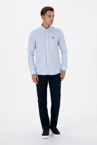 Camasa Barbat Pe Albastru Deschis Cu Logo Brodat Si Nasturi La Guler