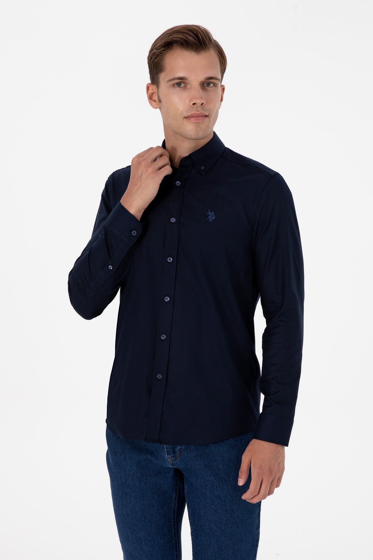 Camasa Barbat Pe Bleumarin Cu Logo Brodat Si Nasturi La Guler