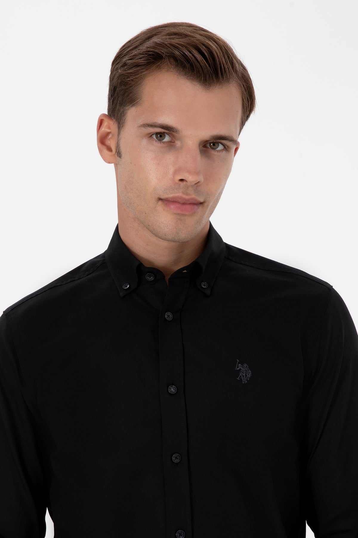 Camasa Barbat Pe Negru Cu Logo Brodat Si Nasturi La Guler