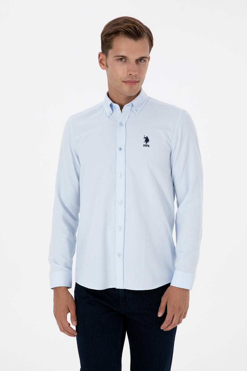 Camasa Barbat Pe Albastru Deschis Cu Textura Fina Si Logo Brodat