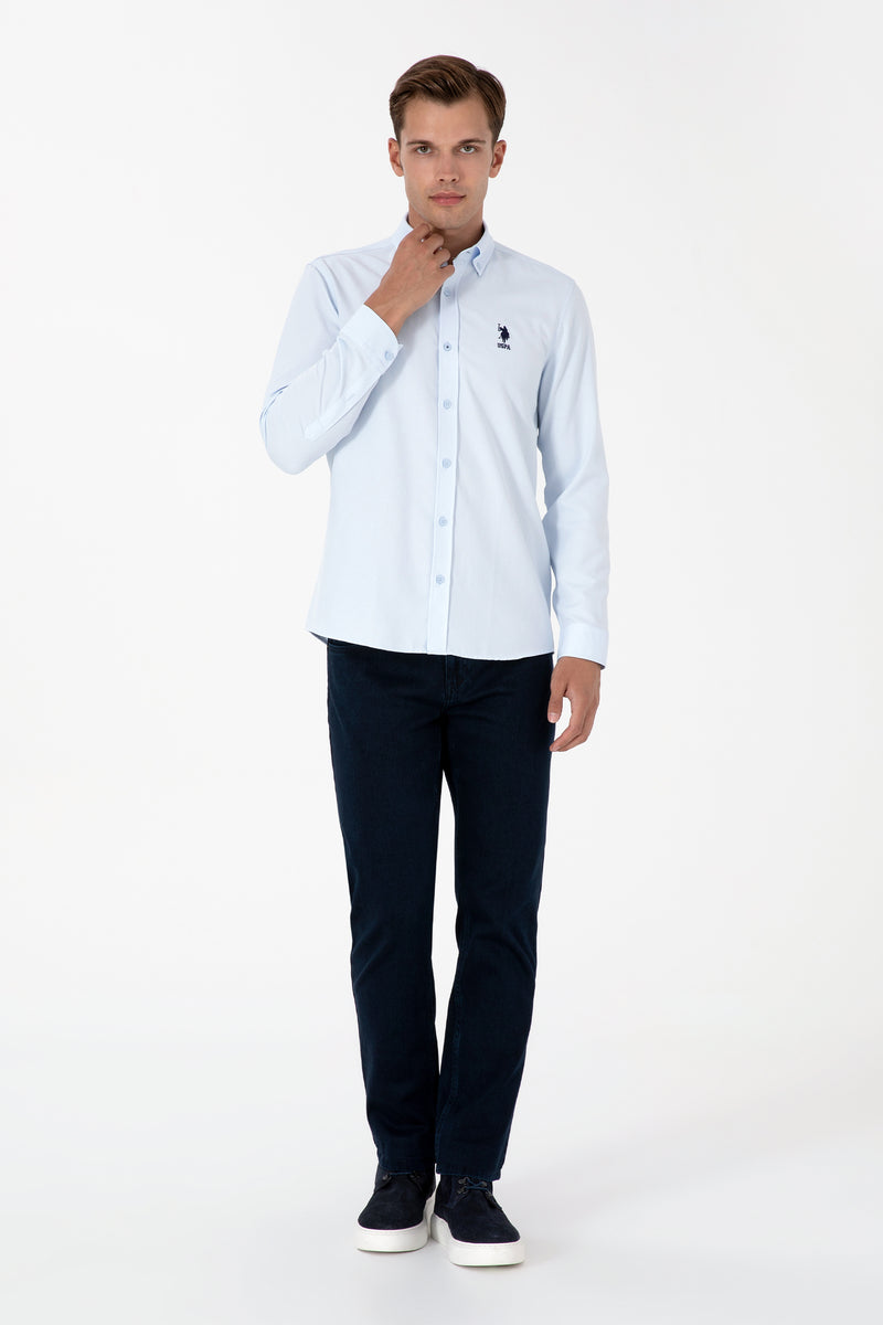Camasa Barbat Pe Albastru Deschis Cu Textura Fina Si Logo Brodat