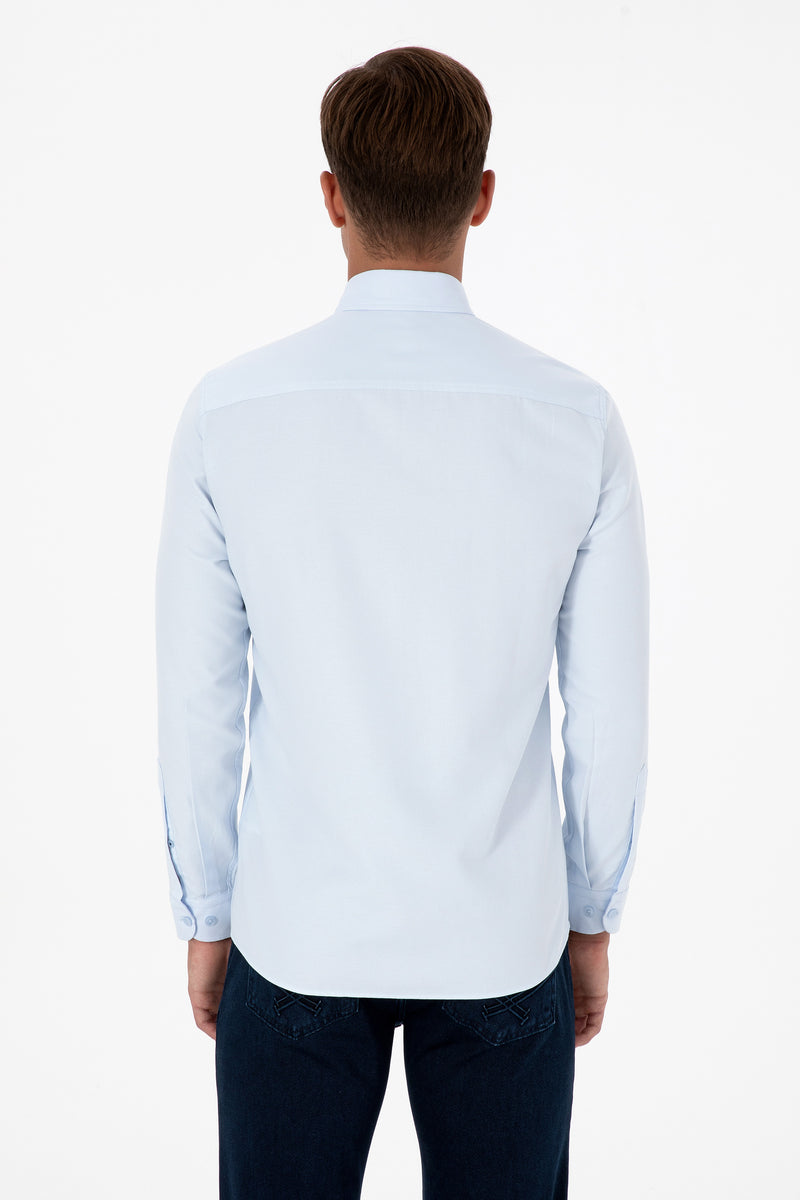 Camasa Barbat Pe Albastru Deschis Cu Textura Fina Si Logo Brodat