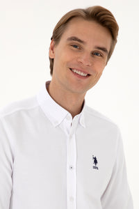 Camasa Barbat Pe Alb Cu Textura Fina Si Logo Brodat