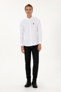 Camasa Barbat Pe Alb Cu Textura Fina Si Logo Brodat