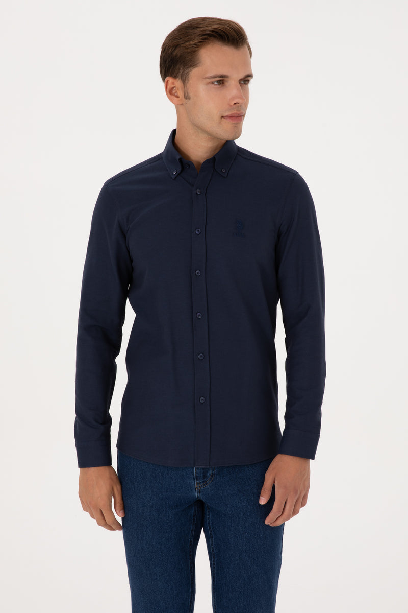 Camasa Barbat Pe Bleumarin Cu Textura Fina Si Logo Brodat