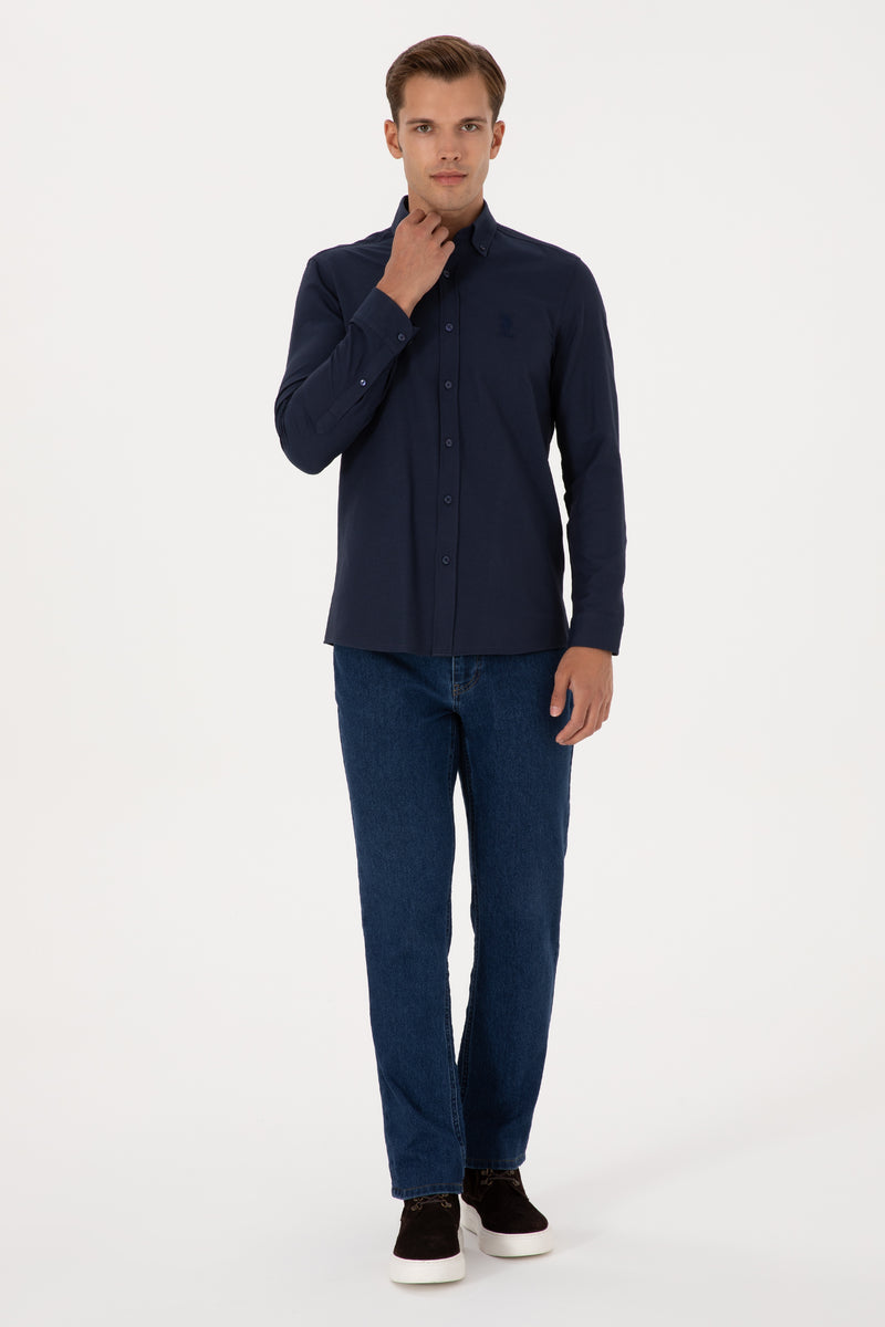 Camasa Barbat Pe Bleumarin Cu Textura Fina Si Logo Brodat