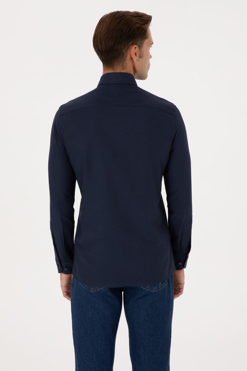 Camasa Barbat Pe Bleumarin Cu Textura Fina Si Logo Brodat