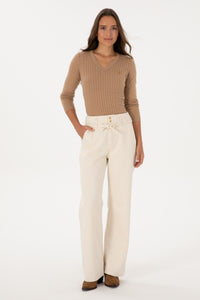 Pulover Dama Pe Crem Cu Guler In V Si Textura Cable