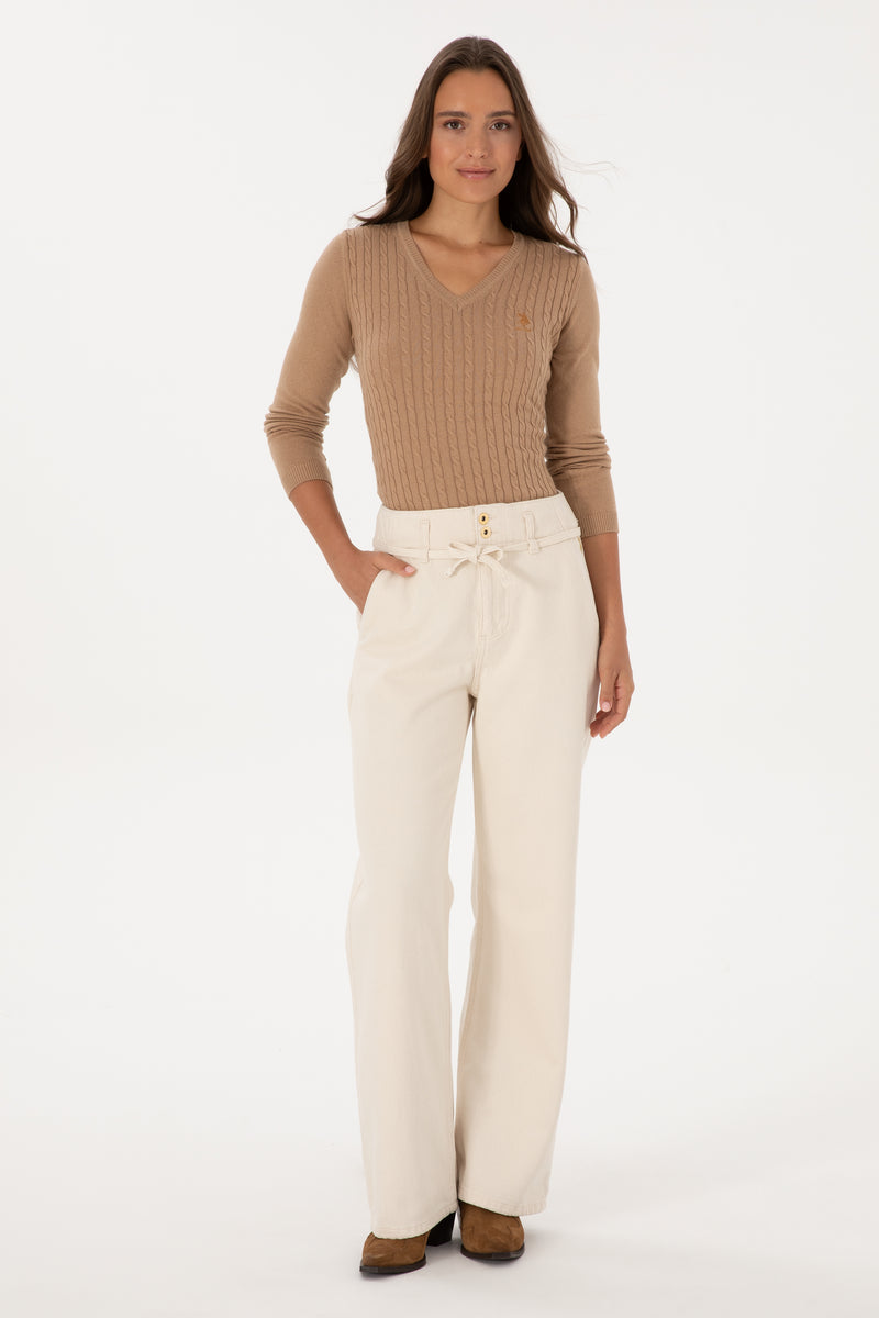 Pulover Dama Pe Crem Cu Guler In V Si Textura Cable