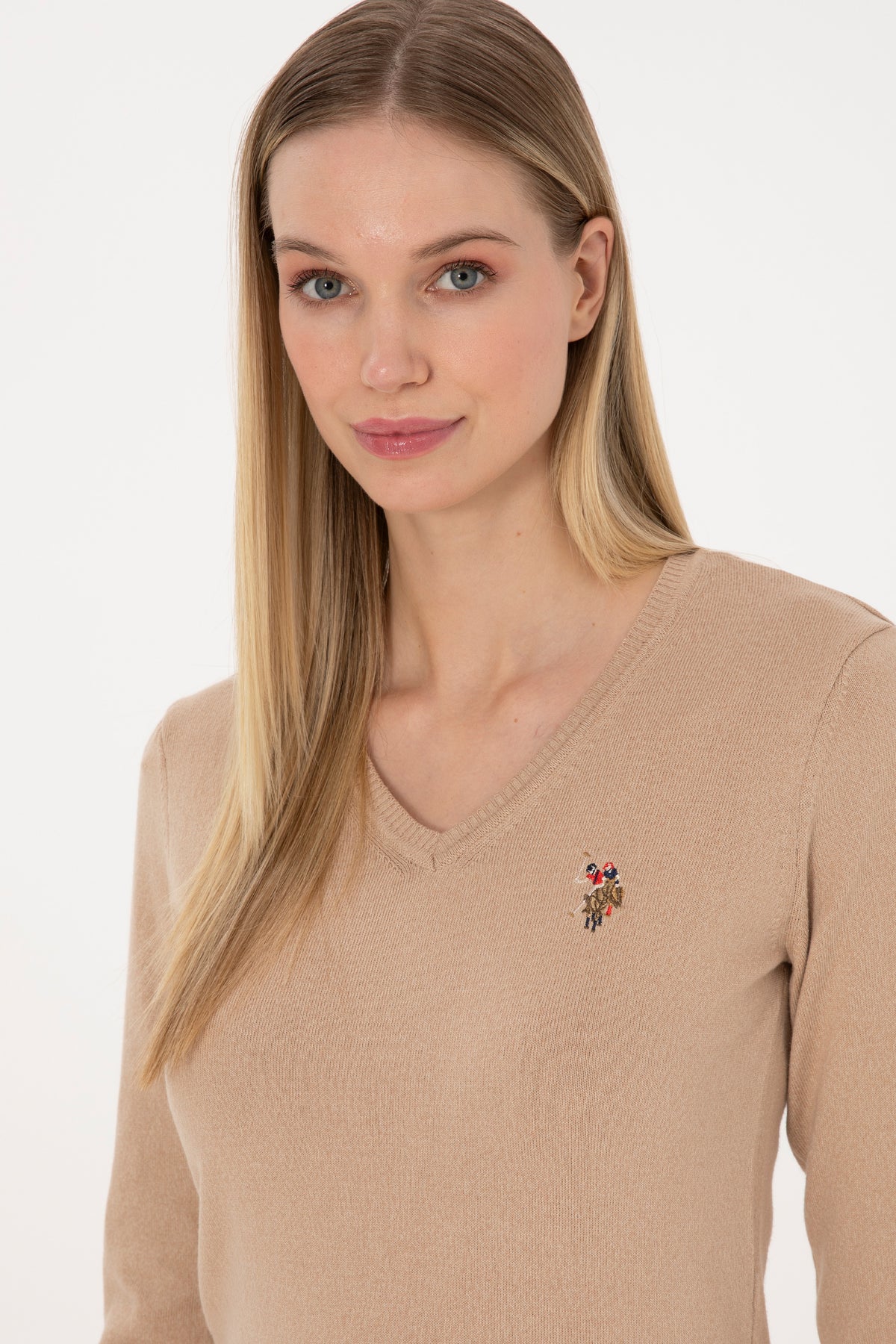 Pulover Dama Pe Crem Cu Guler In V 