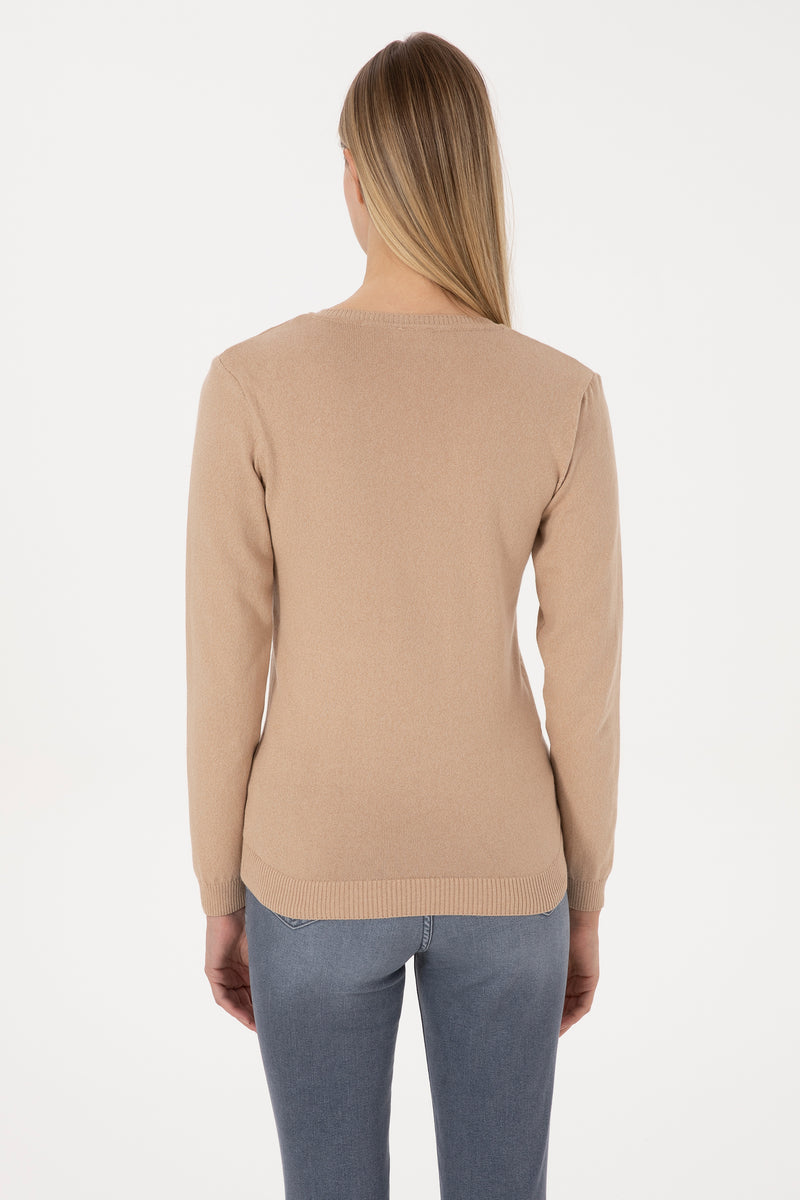 Pulover Dama Pe Crem Cu Guler In V 