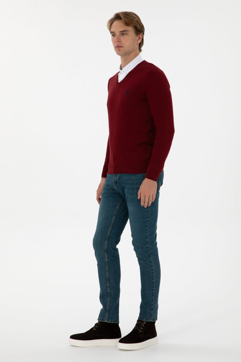 Pulover Barbat Pe Bordo Cu Guler In V Si Logo Brodat