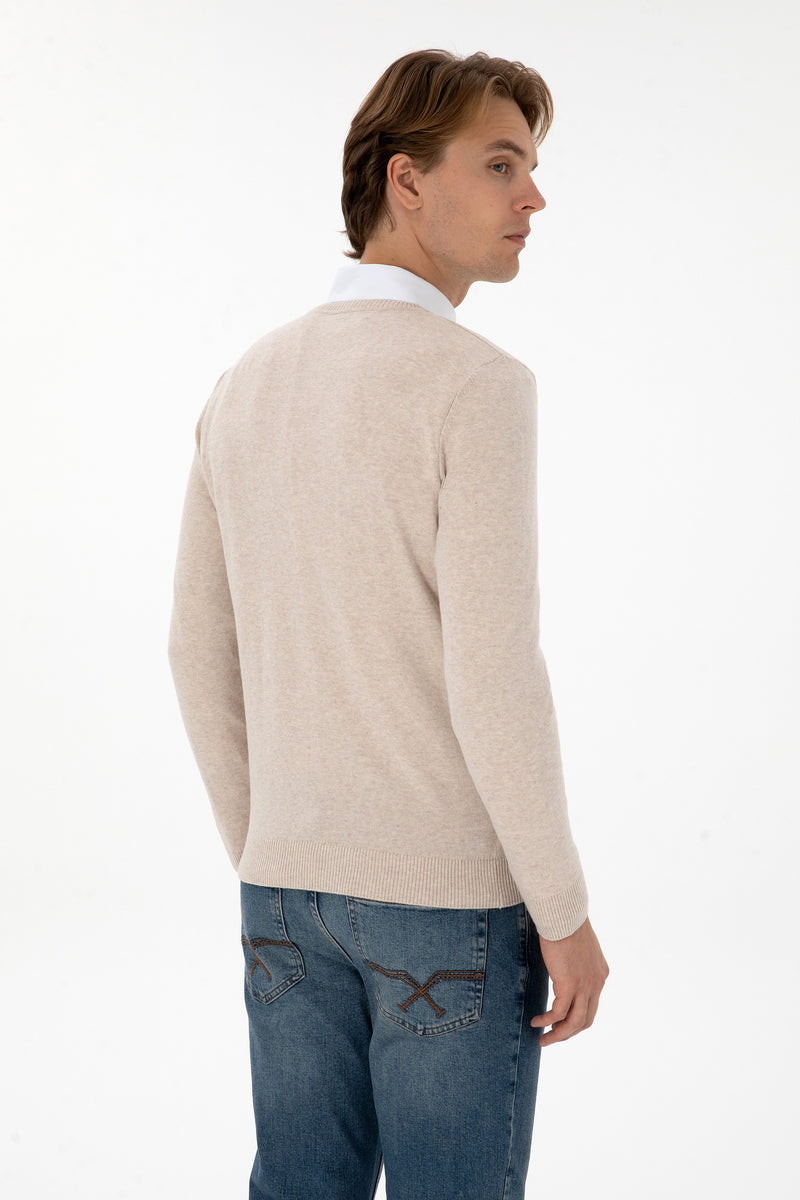 Pulover Barbat Pe Bej Cu Guler In V Si Logo Brodat