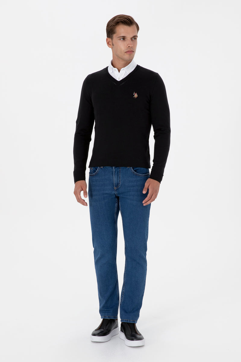 Pulover Barbat Pe Negru Cu Guler In V Si Logo Color Brodat