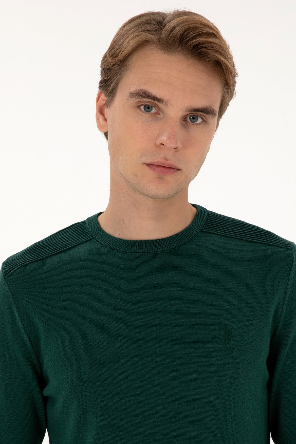 Pulover Barbat Pe Verde Inchis Cu Guler Rotund