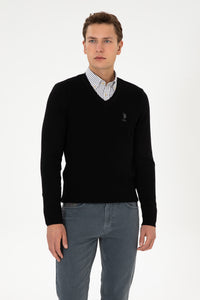 Pulover Barbat Pe Negru Cu Guler In V Si Textura