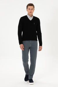 Pulover Barbat Pe Negru Cu Guler In V Si Textura