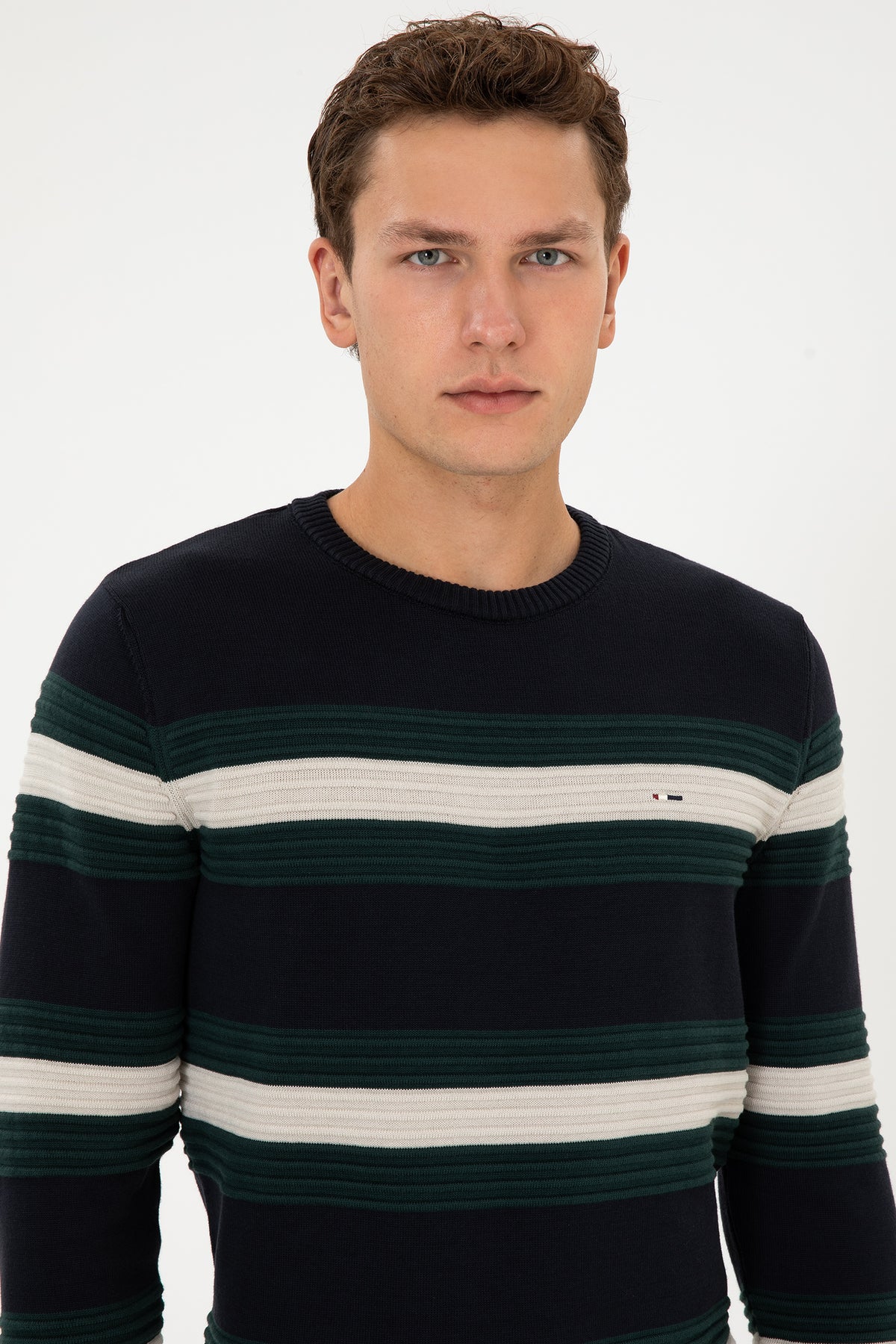 Pulover Barbat Pe Bleumarin Cu Dungi Orizontale In Contrast
