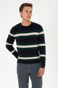 Pulover Barbat Pe Bleumarin Cu Dungi Orizontale In Contrast