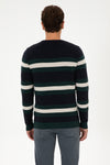 Pulover Barbat Pe Bleumarin Cu Dungi Orizontale In Contrast
