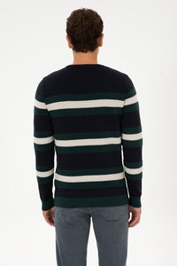 Pulover Barbat Pe Bleumarin Cu Dungi Orizontale In Contrast