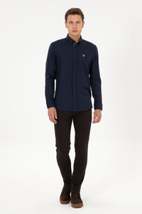 Camasa Barbat Pe Bleumarin Cu Textura