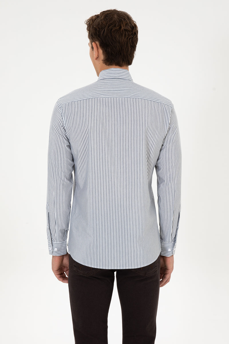 Camasa Barbat Pe Fond Alb Cu Dungi Verticale