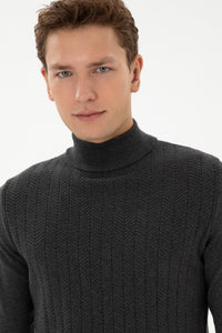 Pulover Tip Maleta Barbat Pe Gri Inchis Cu Guler Simplu