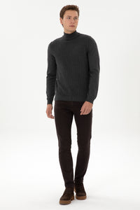 Pulover Tip Maleta Barbat Pe Gri Inchis Cu Guler Simplu