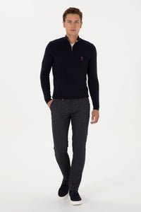 Pulover Barbat Pe Bleumarin Guler Inalt Inchis Cu Fermoar