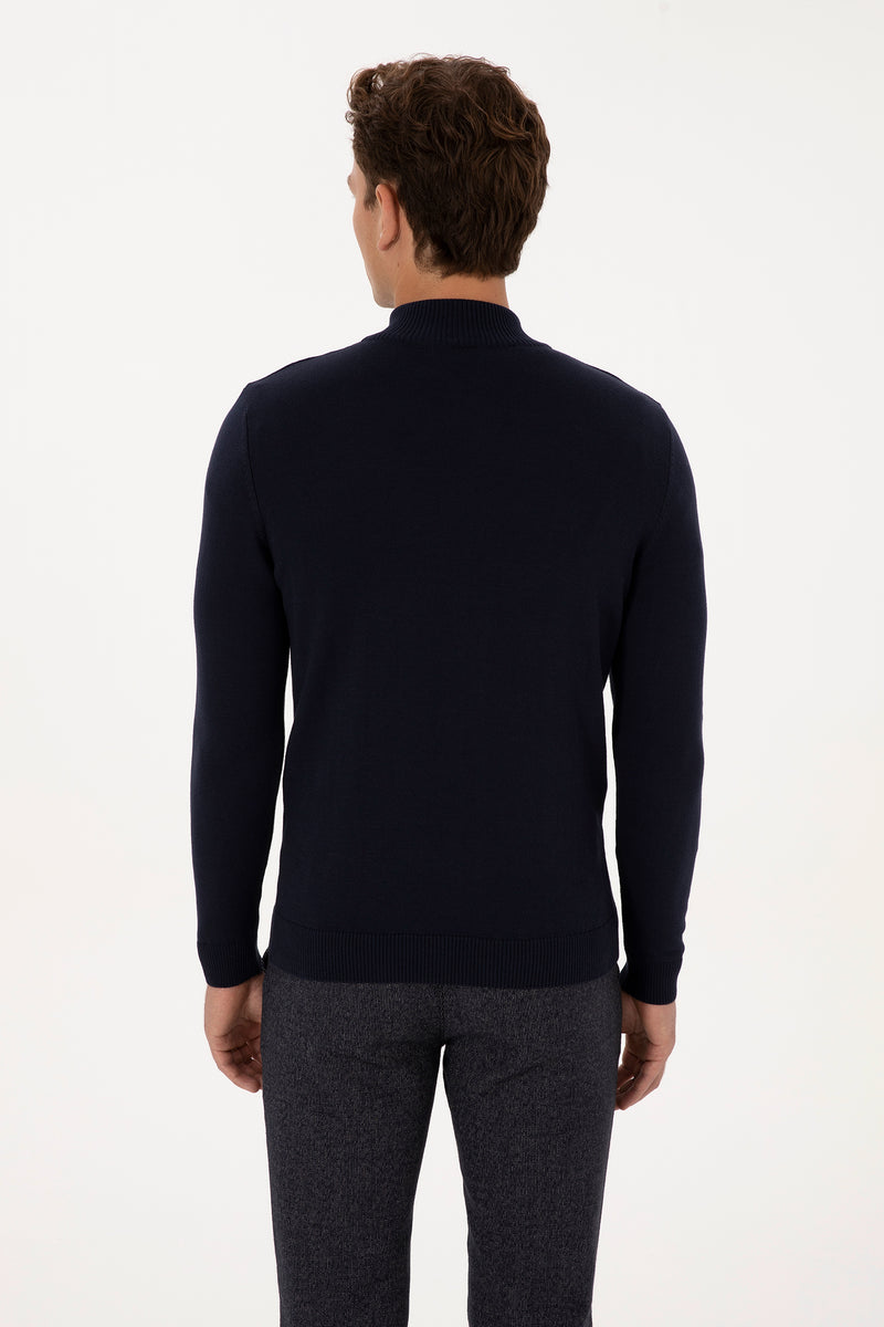 Pulover Barbat Pe Bleumarin Guler Inalt Inchis Cu Fermoar