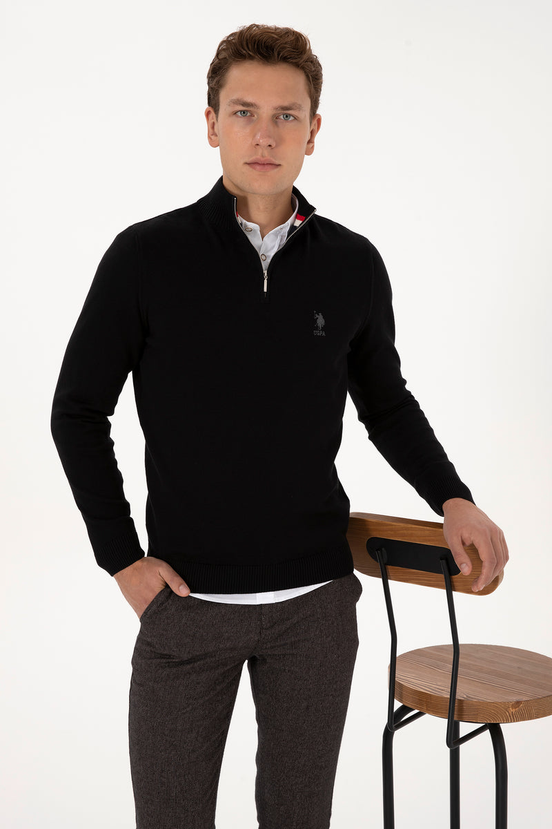 Pulover Barbat Pe Negru Guler Inalt Inchis Cu Fermoar