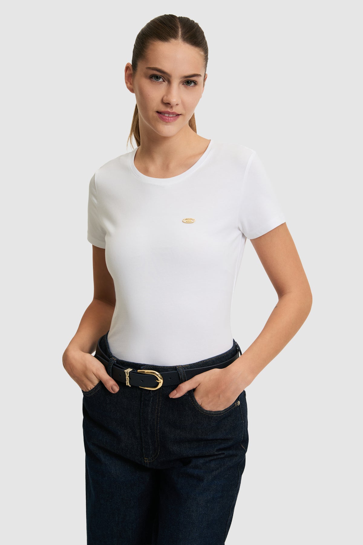 Tricou Damă Alb Cu Decolteu Rotund Și Logo Atașat