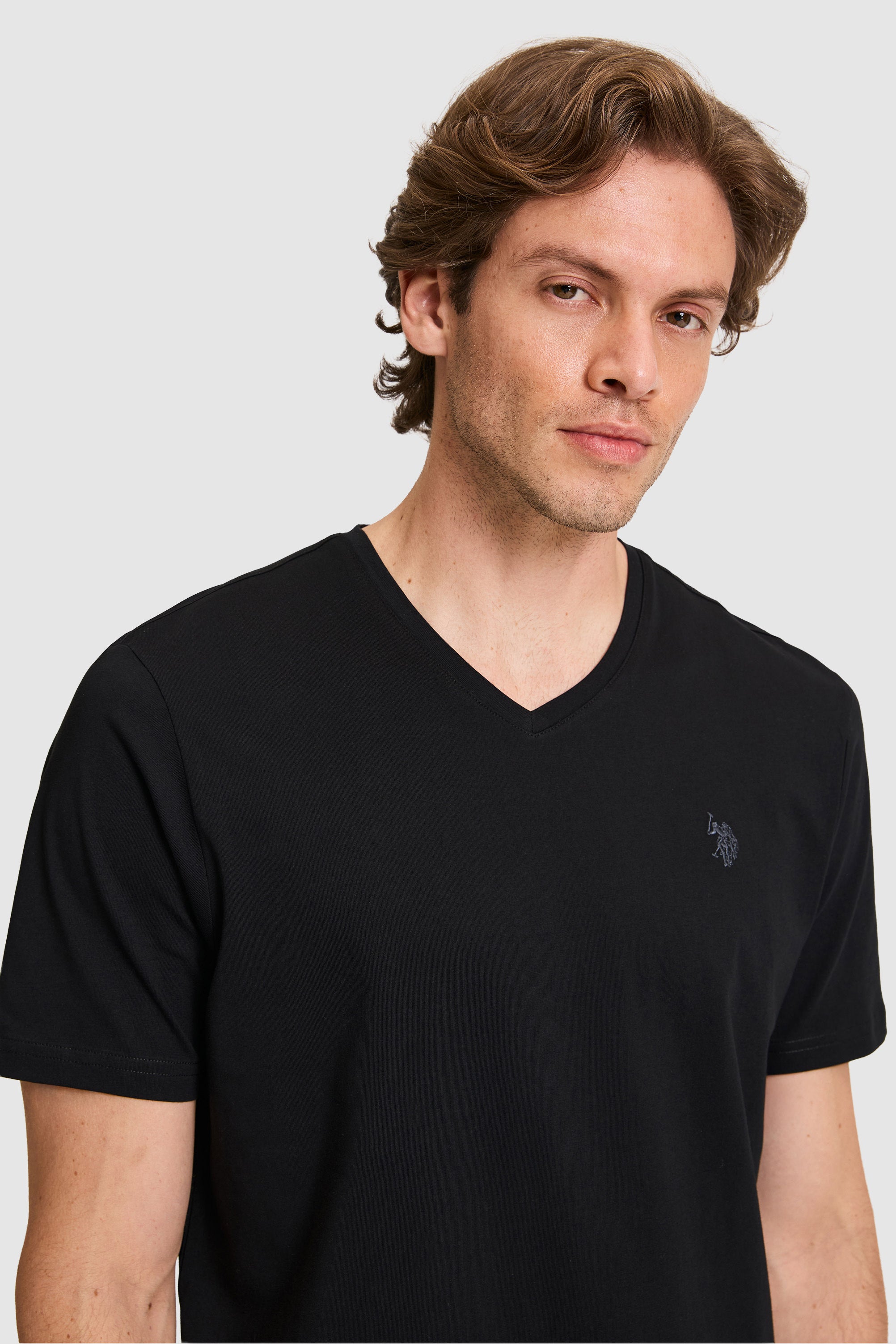 Tricou Bărbați Negru Cu Decolteu În V Și Logo Discret