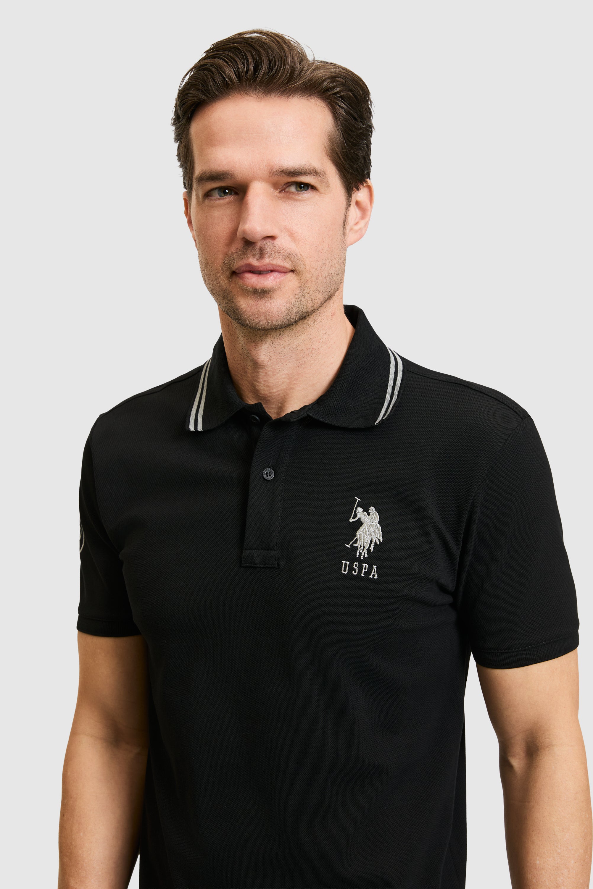 Tricou Polo Bărbați Negru Cu Detalii Guler Și Logo Brodat