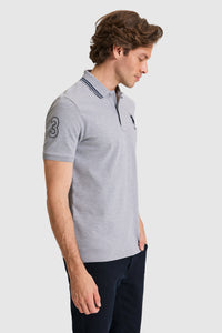 Tricou Polo Bărbați Gri Cu Detalii Guler Și Logo Brodat