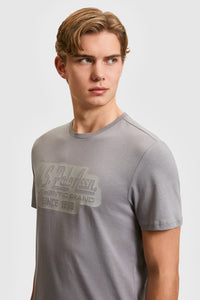 Tricou Barbat Cu Decolteu La Baza Gatului Si Imprimeu Logo