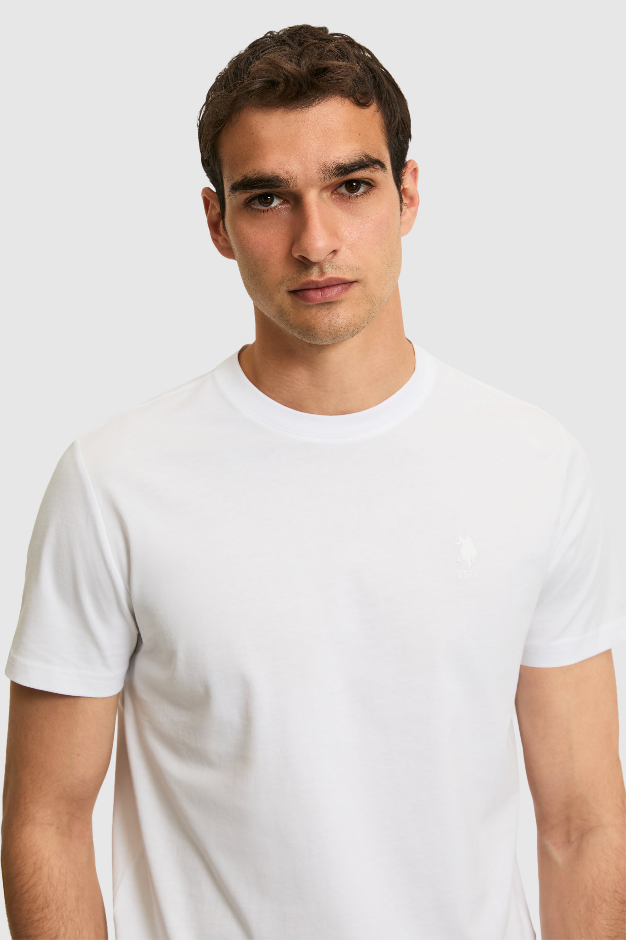 Tricou Barbat Alb Cu Guler Rotund Si Imprimeu Logo