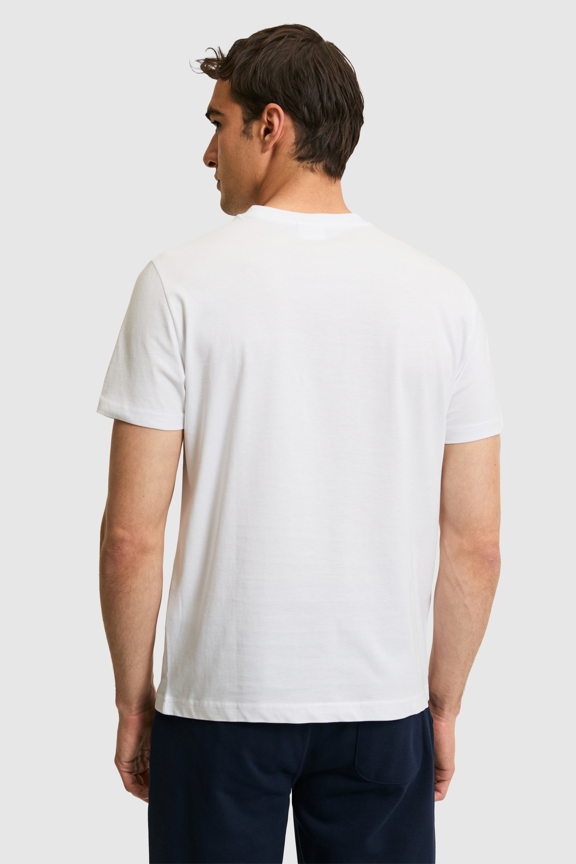 Tricou Barbat Alb Cu Guler Rotund Si Imprimeu Logo
