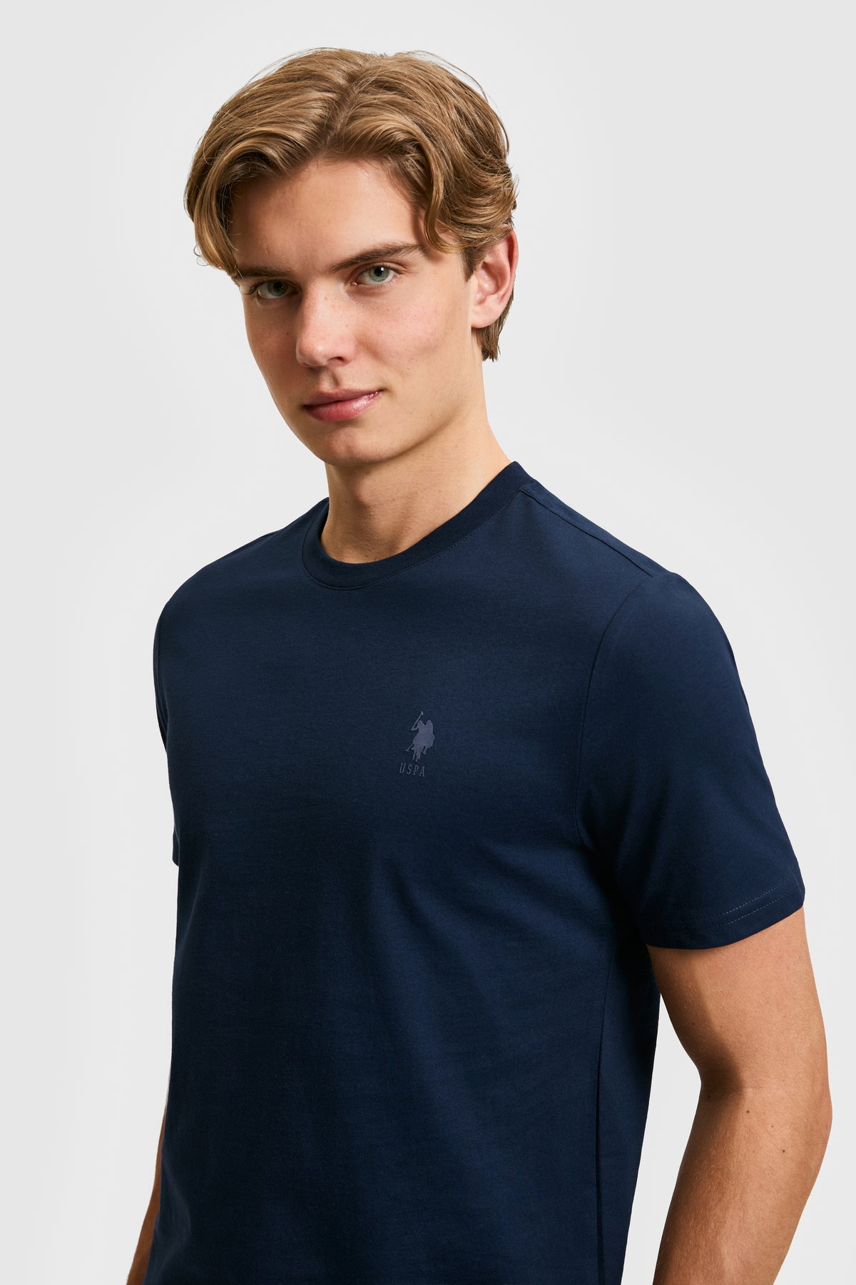 Tricou Barbat Bleumarin Cu Guler Rotund Si Imprimeu Logo