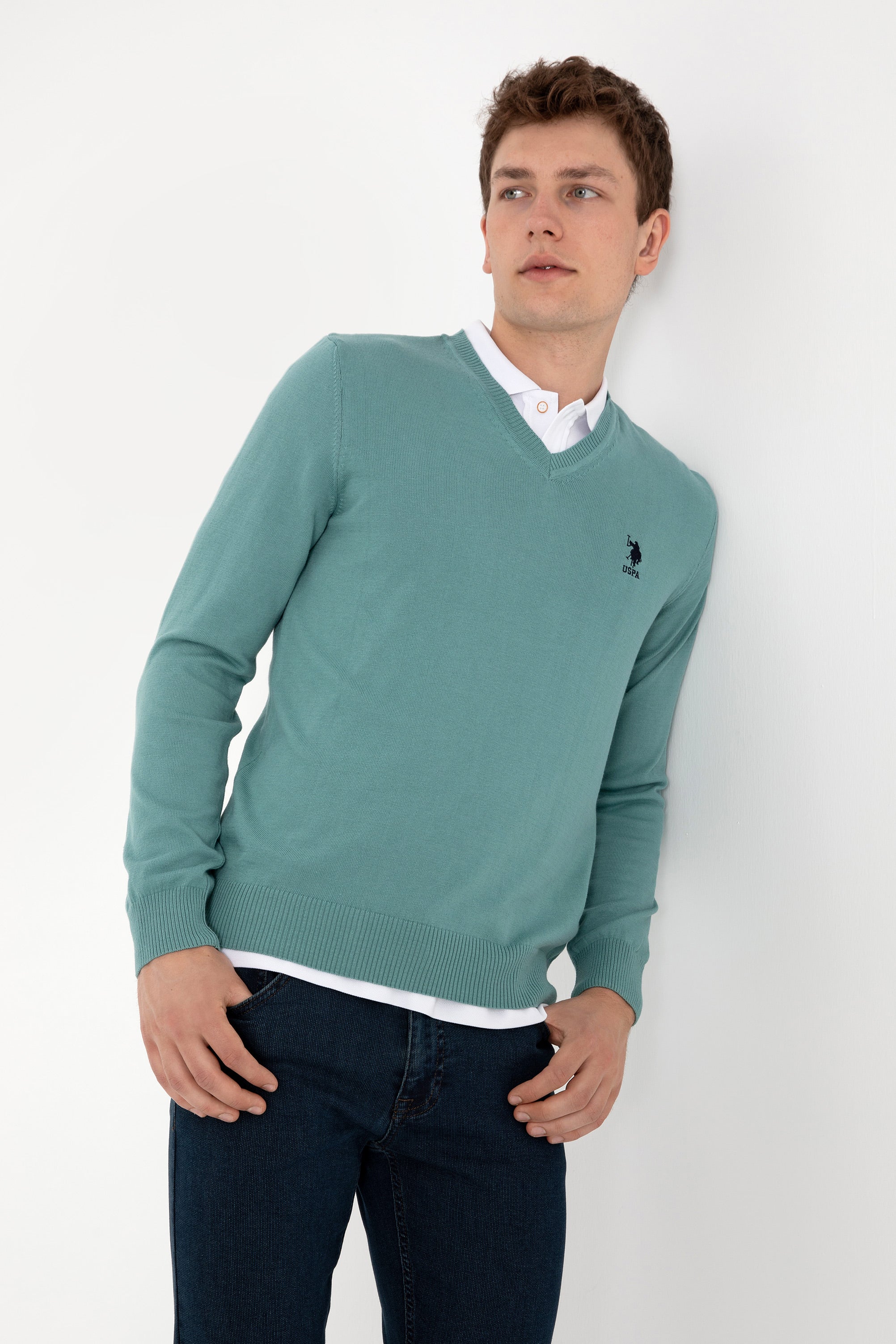 Pulover Barbat Verde Menta Cu Guler In V Si Logo Brodat