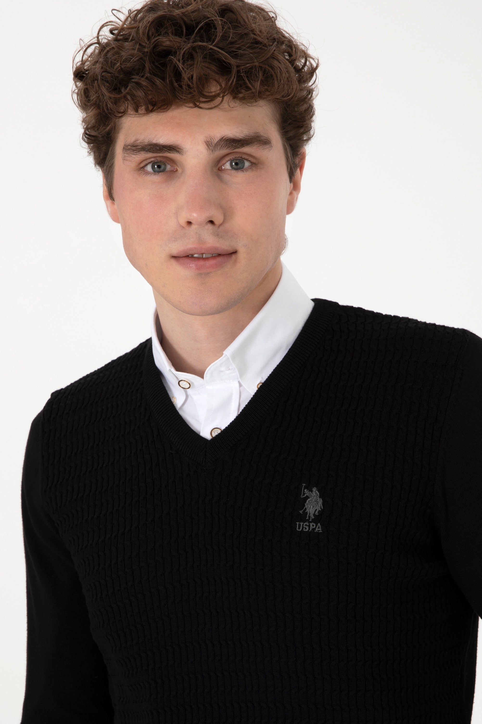 Pulover Barbat Negru Cu Guler in V Si Textura Cable