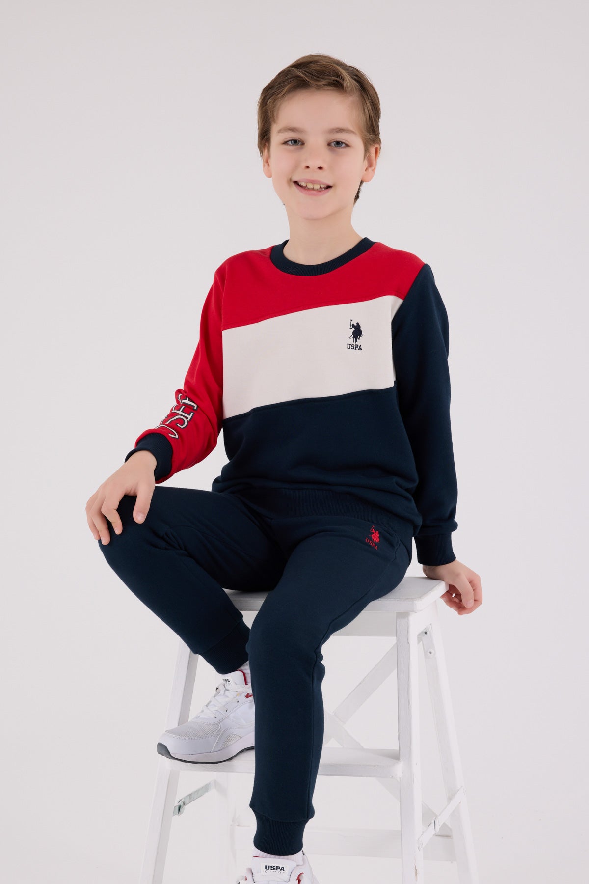 Set 2 Piese Bluza Multicolor si Pantaloni Bleumarin cu Imprimeu Logo