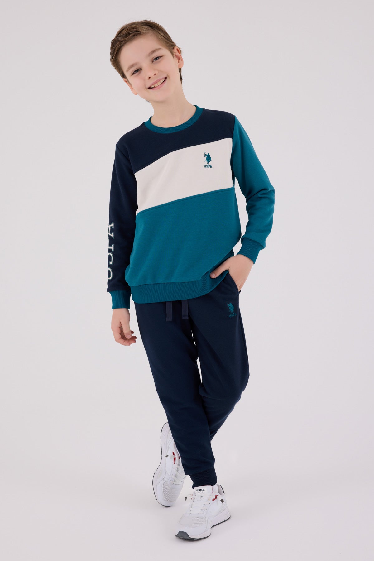 Set 2 Piese Bluza Multicolor si Pantaloni Bleumarin cu Imprimeu Logo