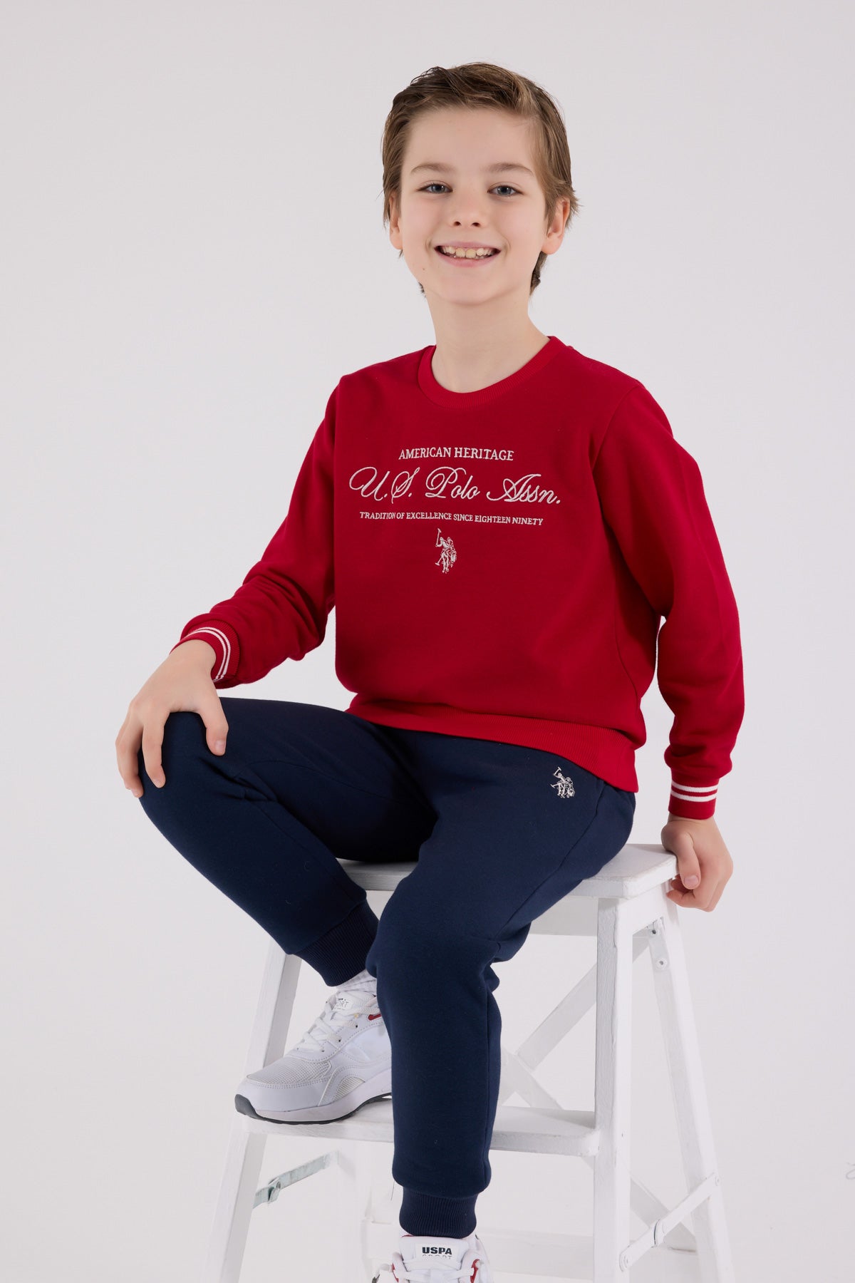 Set 2 Piese Băieți Bluza Sport Rosu si Pantaloni Lungi Bleumarin cu Imprimeu Logo