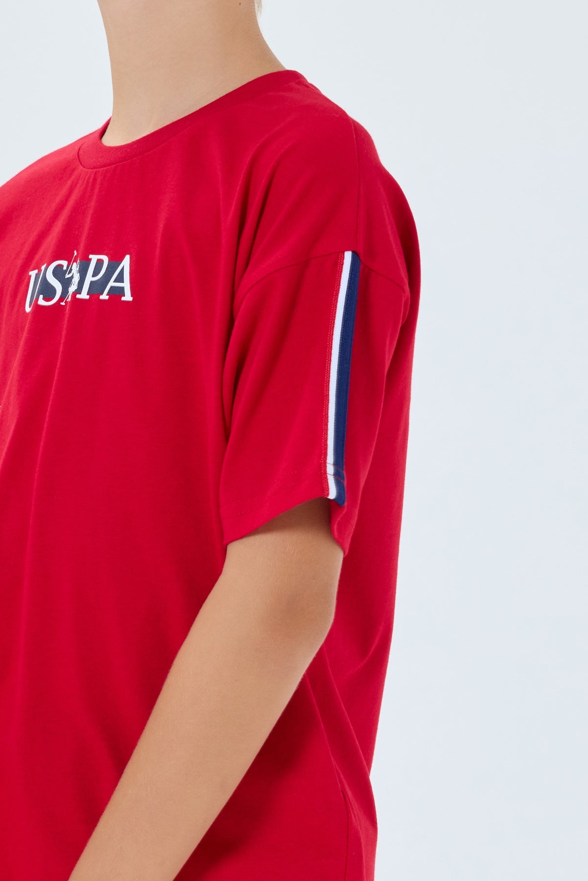 Set 2 Piese Băieți - Tricou Roșu Oversize cu Logo Și Pantaloni Scurți Bleumarin