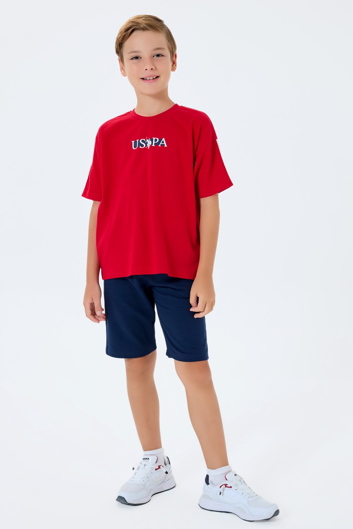 Set 2 Piese Băieți - Tricou Roșu Oversize cu Logo Și Pantaloni Scurți Bleumarin