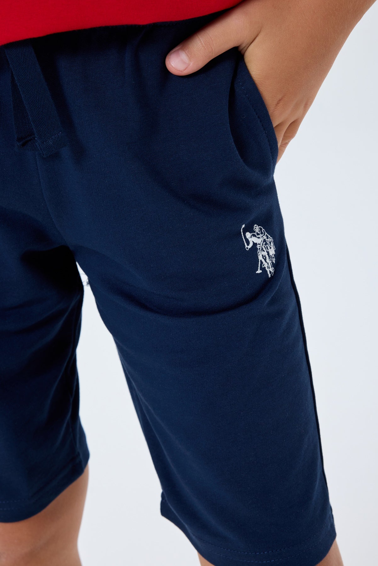 Set 2 Piese Băieți - Tricou Roșu Oversize cu Logo Și Pantaloni Scurți Bleumarin