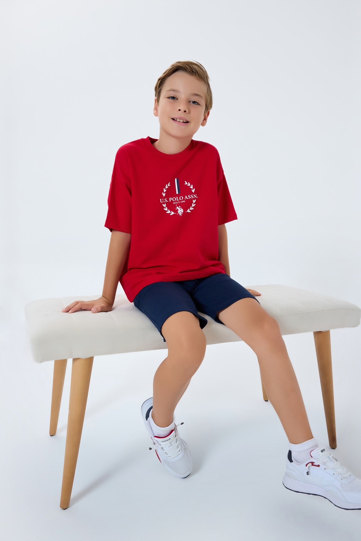 Set 2 Piese Băieți - Tricou Roșu cu Logo Și Pantaloni Scurți Bleumarin