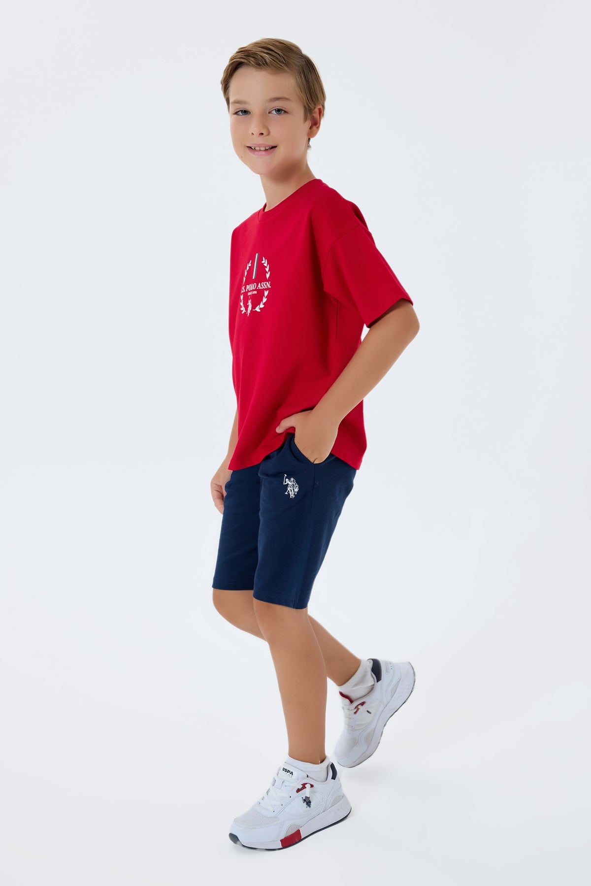 Set 2 Piese Băieți - Tricou Roșu cu Logo Și Pantaloni Scurți Bleumarin